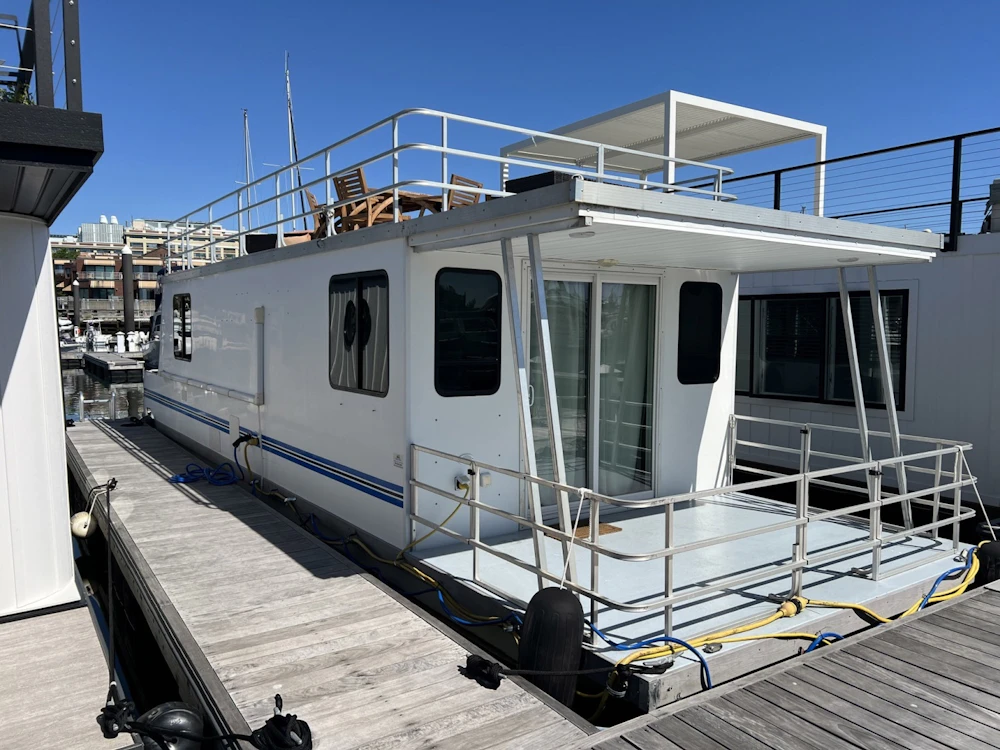 Catamaran Cruisers Houseboat Yacht For Sale