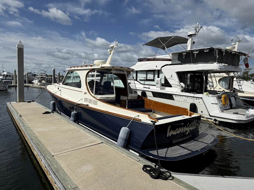 Hinckley Picnic Boat 37 MKIII Yacht For Sale