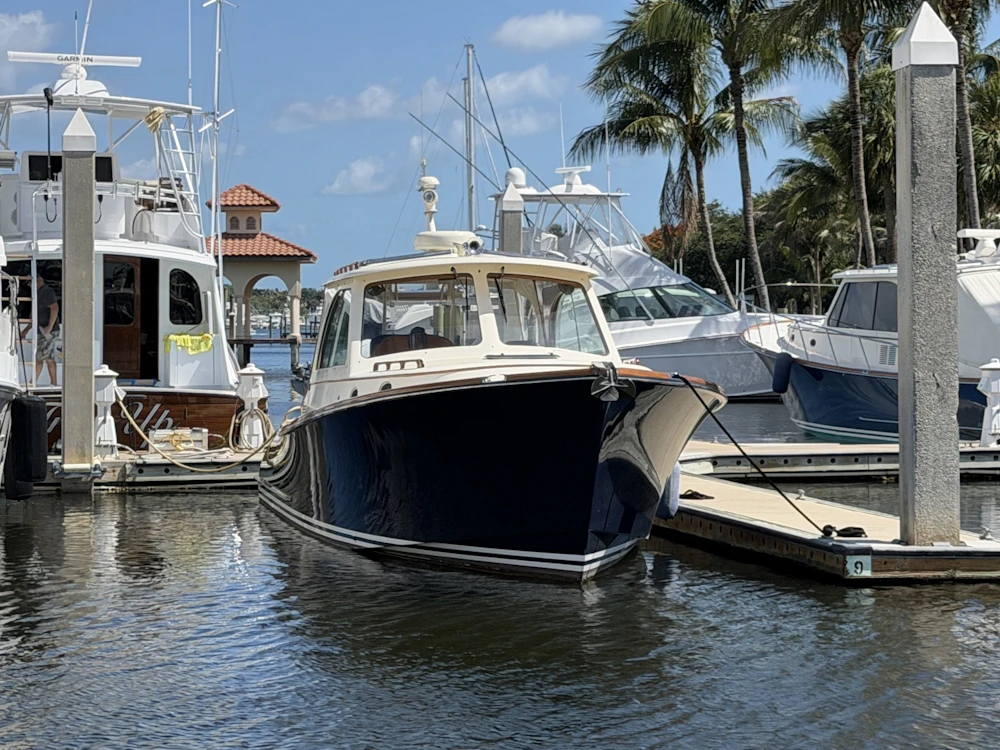 Hinckley Picnic Boat 37 MKIII Yacht For Sale