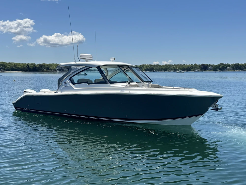 Pursuit 326 DC Yacht For Sale