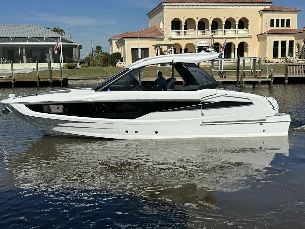 Galeon 325 GTO Yacht For Sale