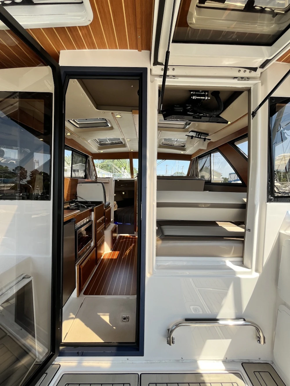 Cutwater 32 Coupe Yacht For Sale