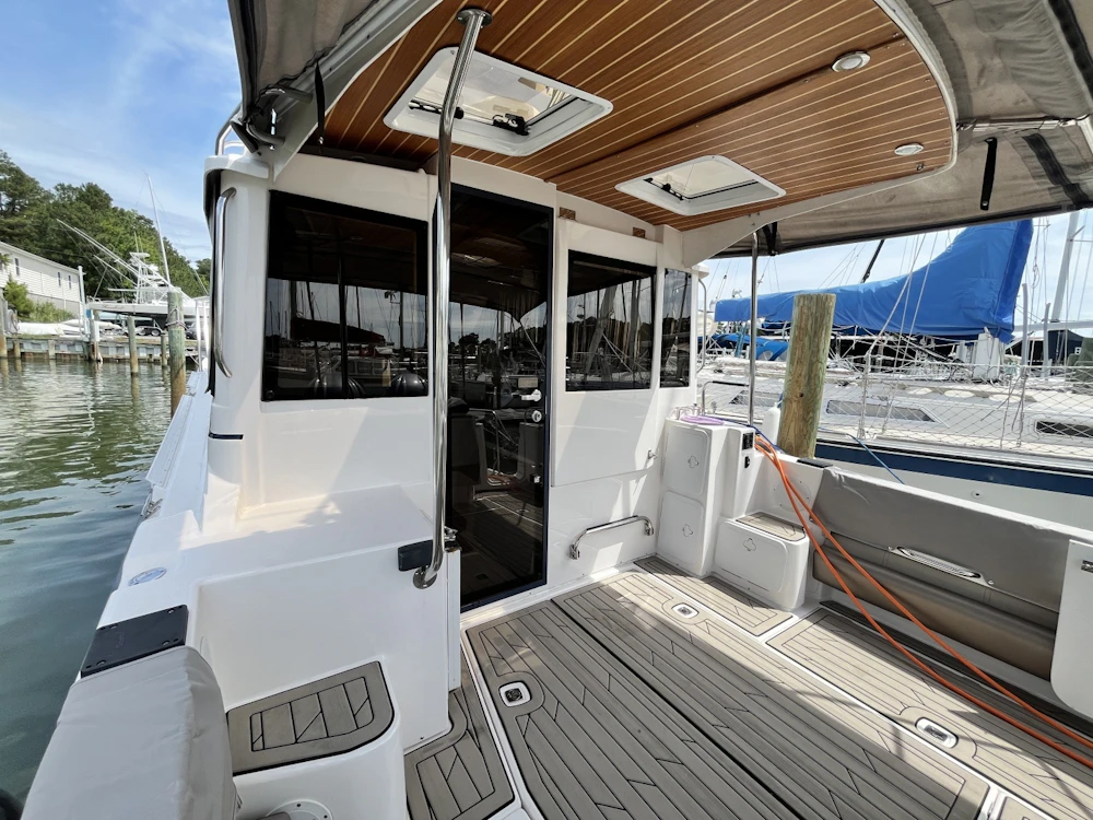 Cutwater 32 Coupe Yacht For Sale