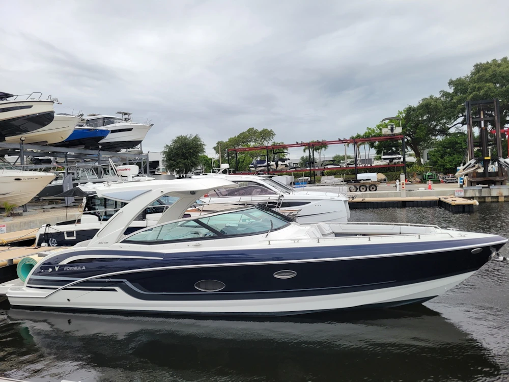 Formula 350 Crossover Bowrider Yacht For Sale