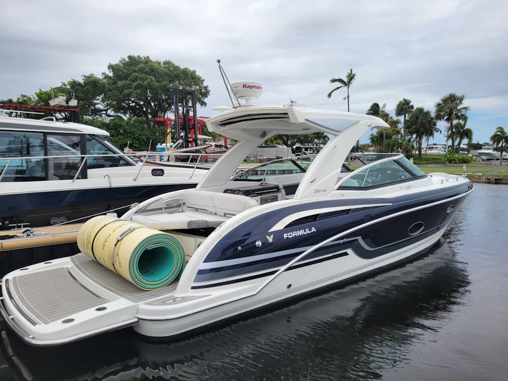 Formula 350 Crossover Bowrider Yacht For Sale