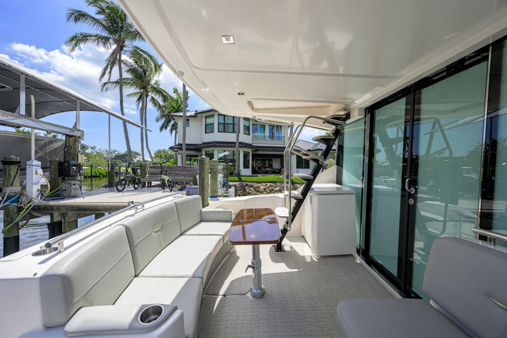 Tiara Yachts 44 Flybridge Yacht For Sale