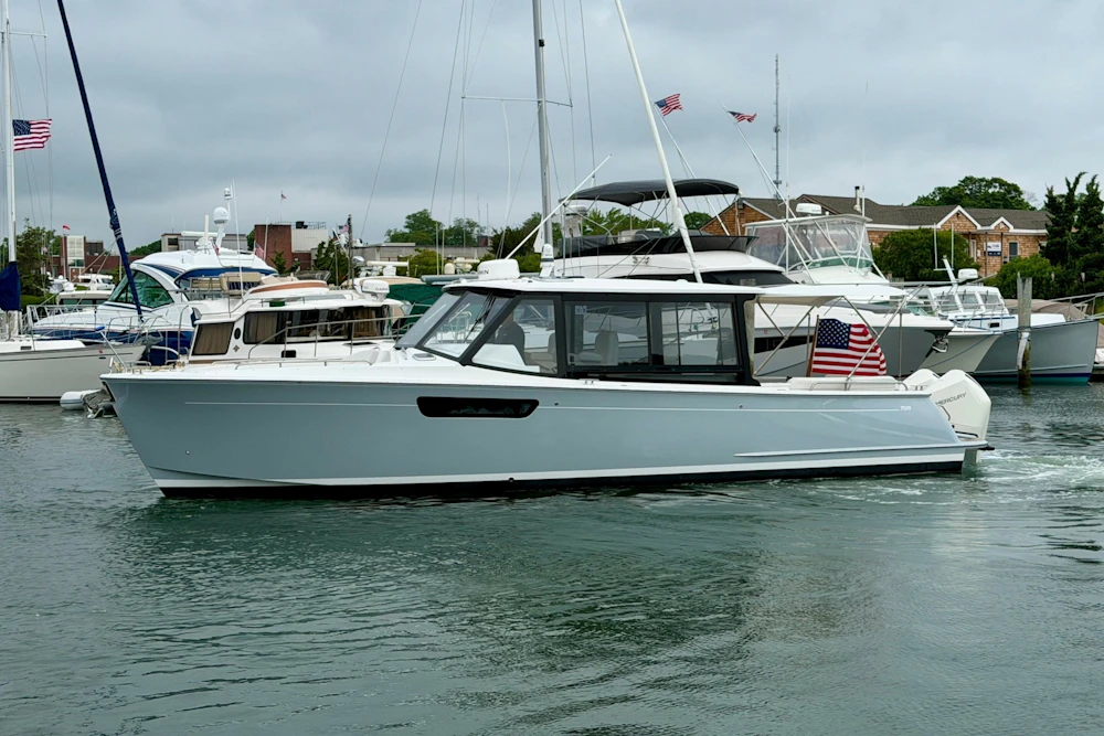 MJM 3 Yacht For Sale