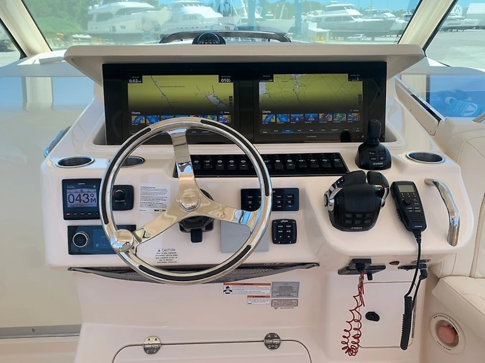 Grady-White 370 Express Yacht For Sale