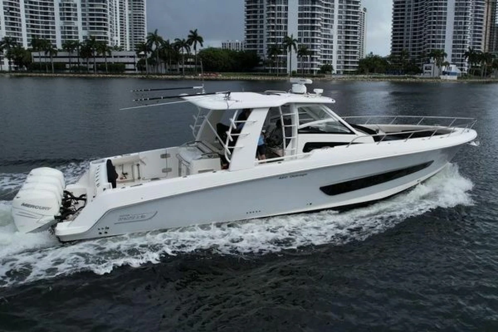 Boston Whaler 420 Outrage Yacht For Sale