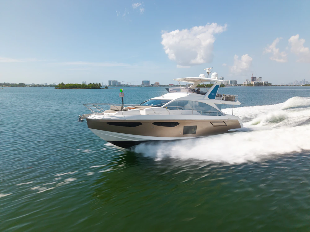 Azimut 60 Flybridge Yacht For Sale
