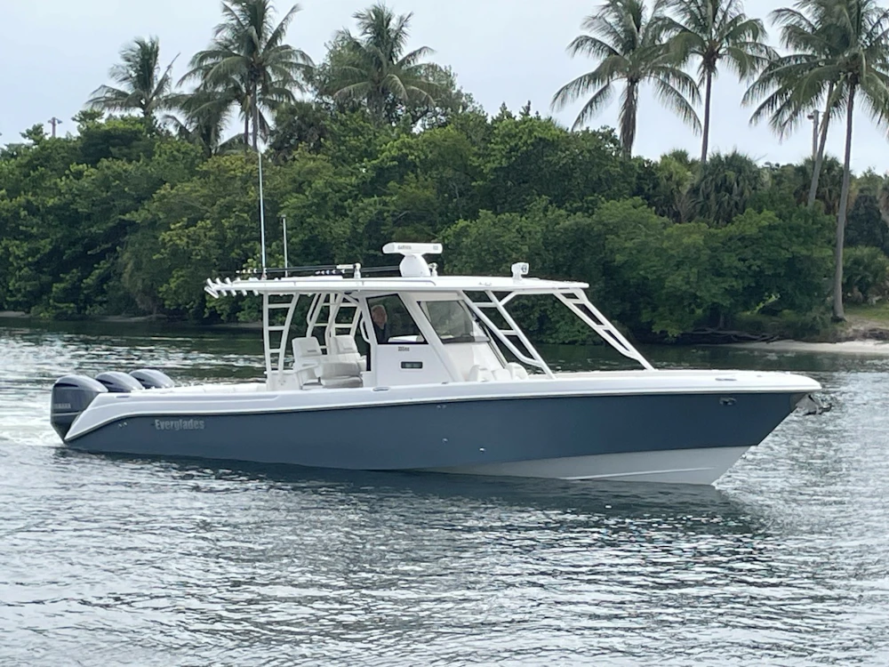 Everglades 355CCX Yacht For Sale