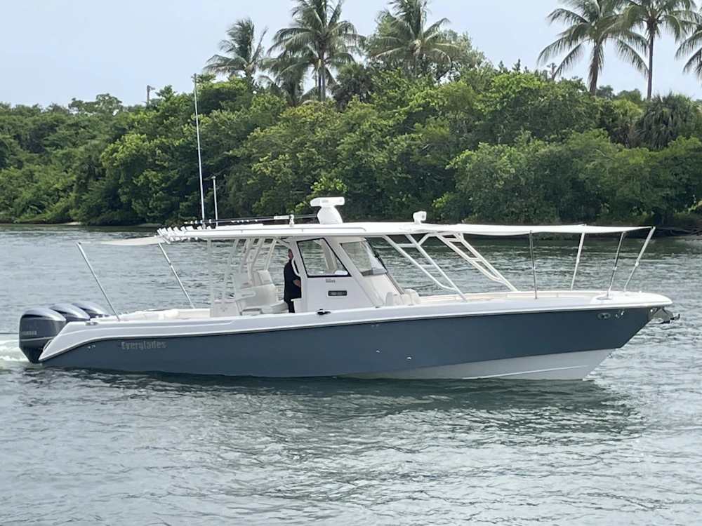 Everglades 355CCX Yacht For Sale