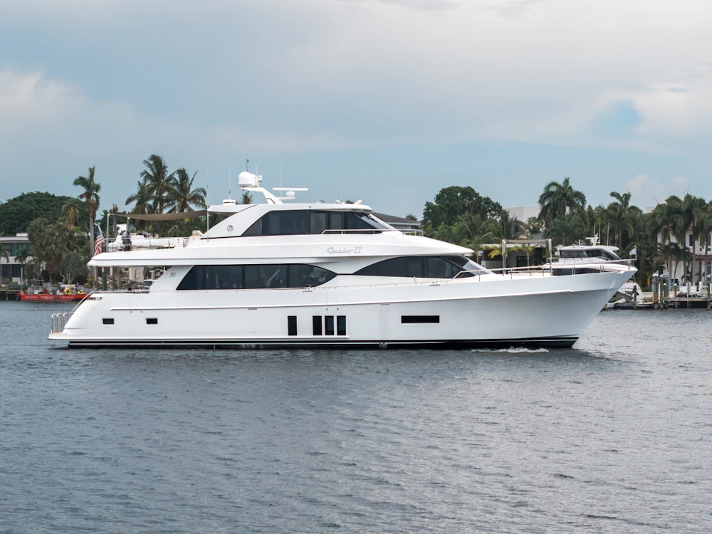 Ocean Alexander 90 SKY LOUNGE Yacht For Sale