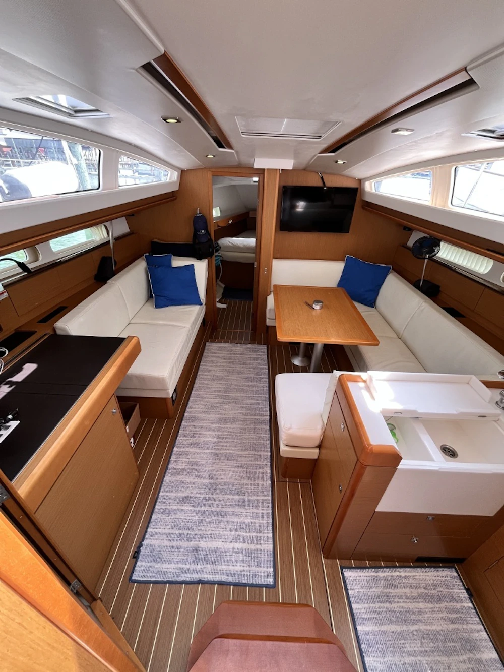 Jeanneau 41 DS Yacht For Sale