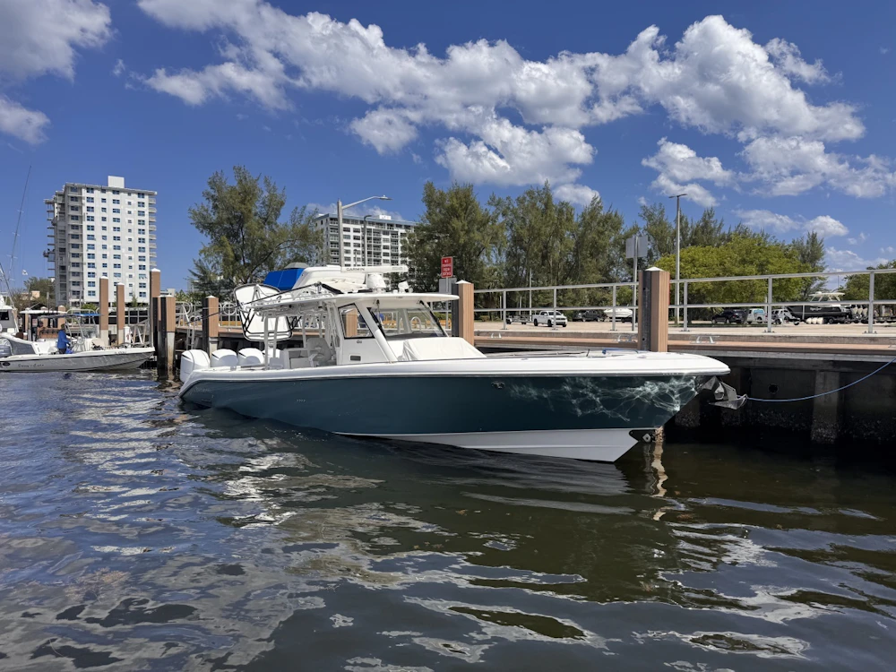 Everglades 435 CC Yacht For Sale