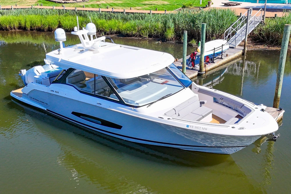 Regal LX43 Yacht For Sale