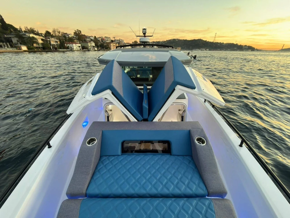 Axopar 37 XC Cross Cabin Yacht For Sale