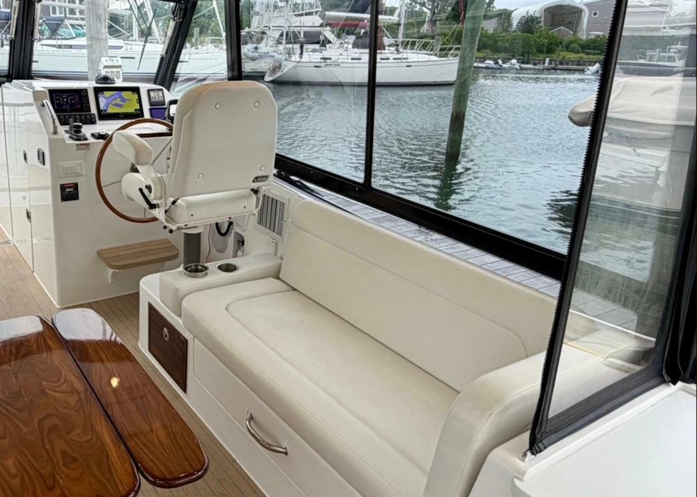MJM 3 Yacht For Sale