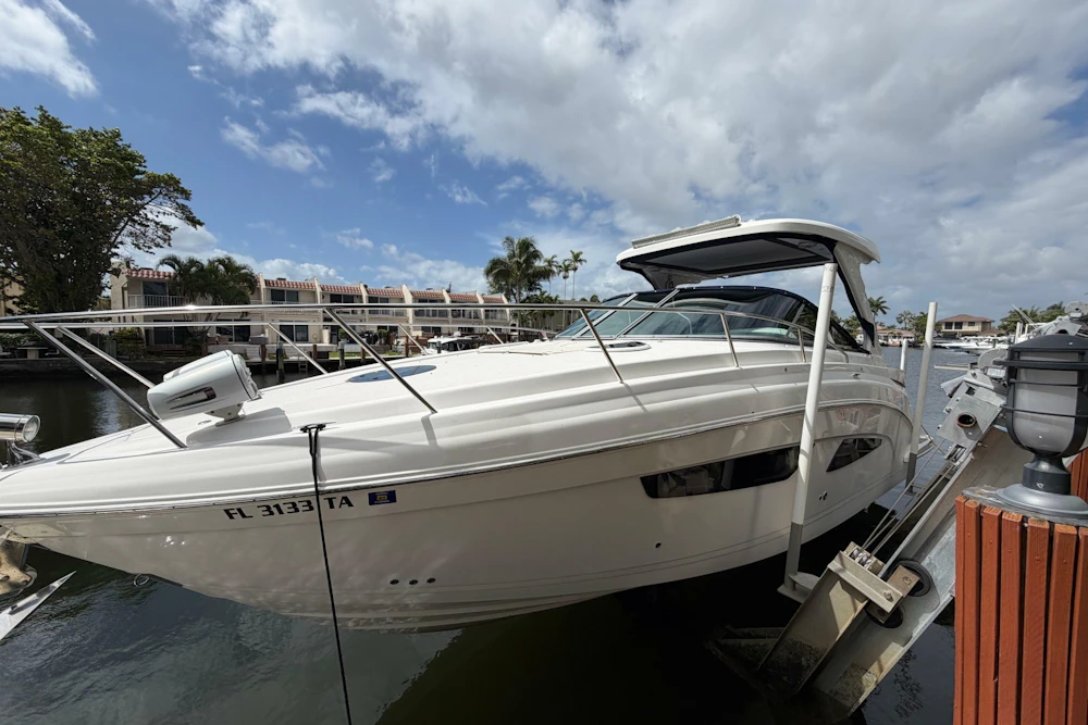 Regal 33 XO Yacht For Sale