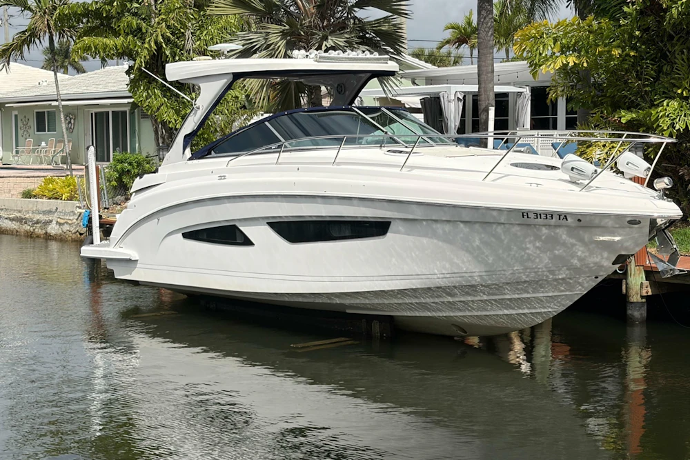 Regal 33 XO Yacht For Sale