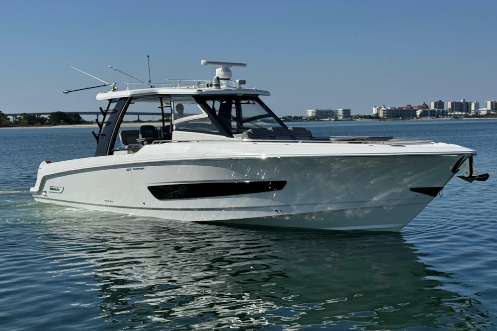 Boston Whaler 420 Outrage Yacht For Sale