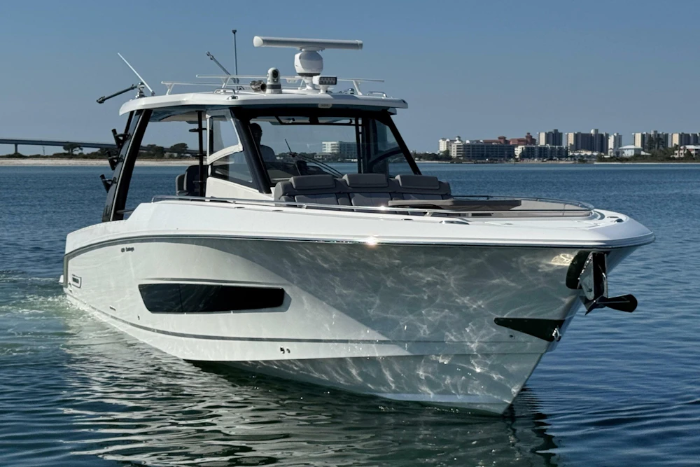 Boston Whaler 420 Outrage Yacht For Sale