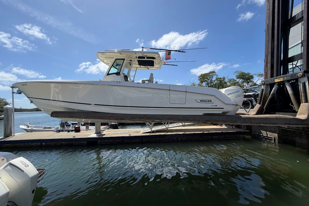 Boston Whaler 330 Outrage Yacht For Sale