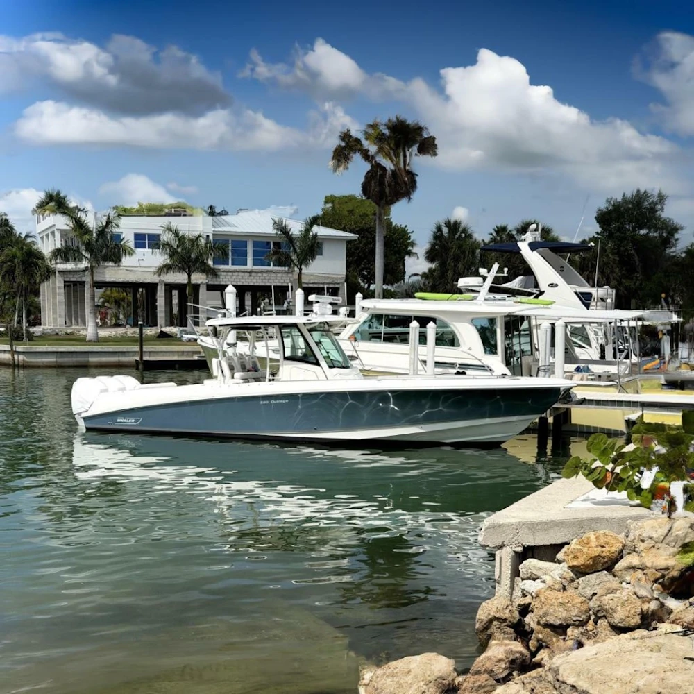 Boston Whaler 350 Outrage Yacht For Sale