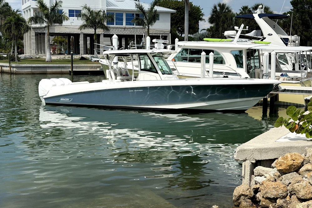 Boston Whaler 350 Outrage Yacht For Sale