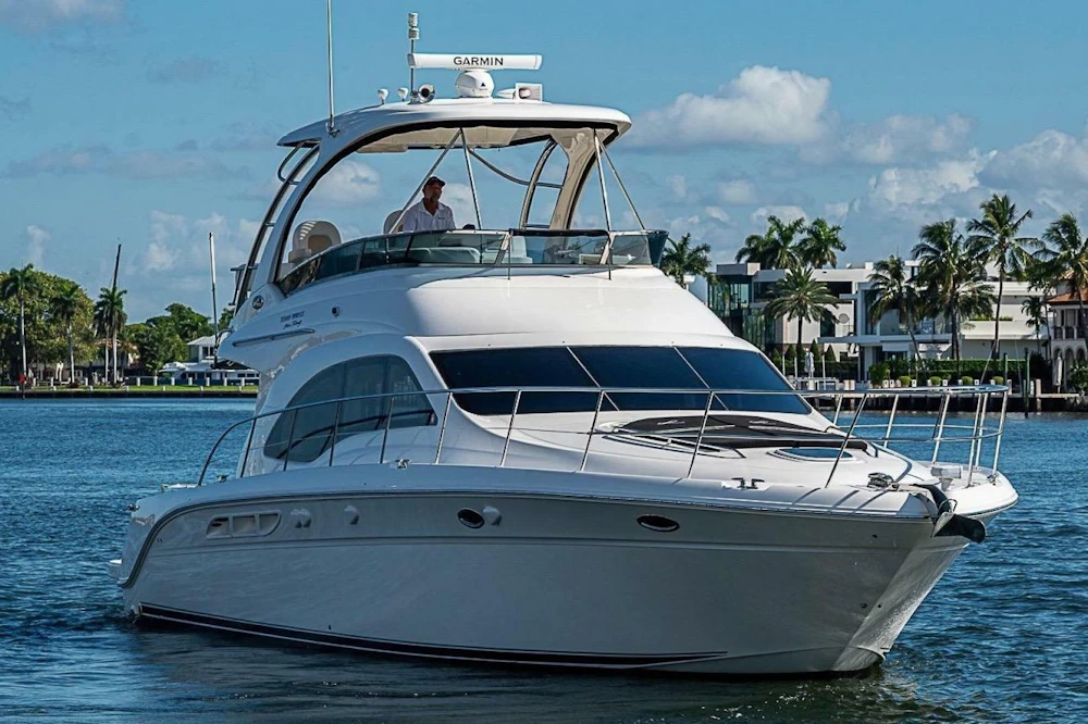 Sea Ray 520 Sedan Bridge Yacht For Sale