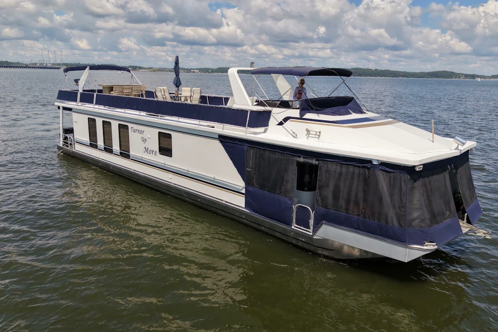 Stardust Cruisers 71x16 Yacht For Sale