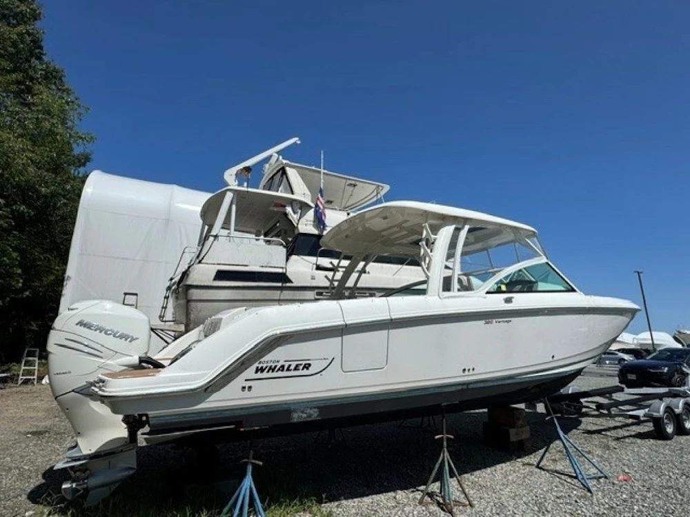 Boston Whaler 320 Vantage Yacht For Sale
