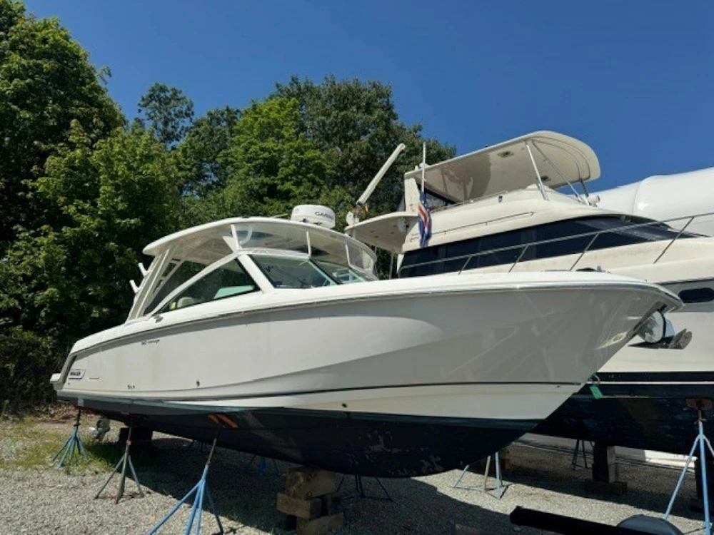 Boston Whaler 320 Vantage Yacht For Sale