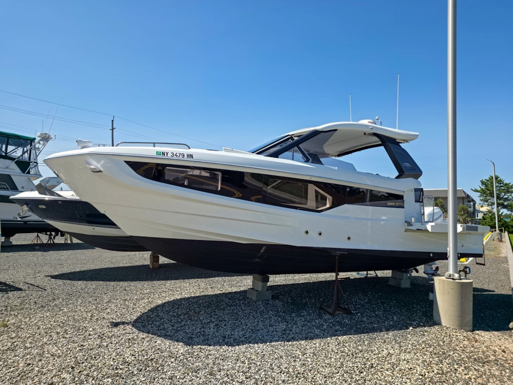 Galeon 325 GTO Yacht For Sale