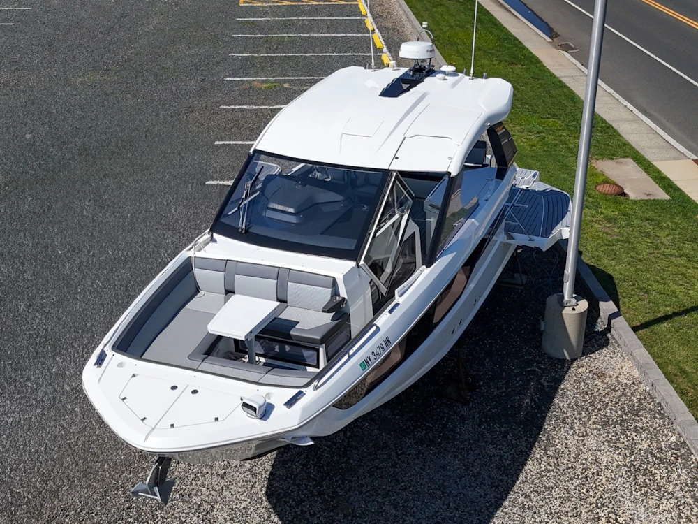 Galeon 325 GTO Yacht For Sale
