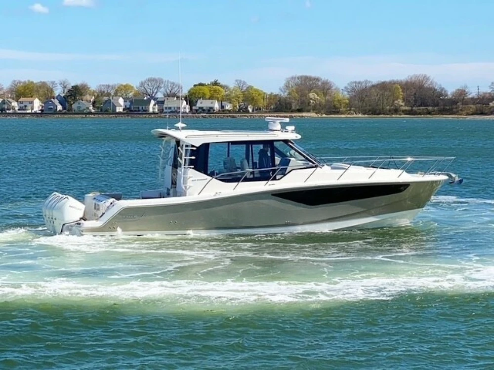 Boston Whaler 405 Conques Yacht For Sale