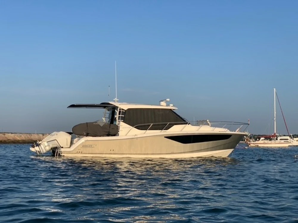 Boston Whaler 405 Conques Yacht For Sale