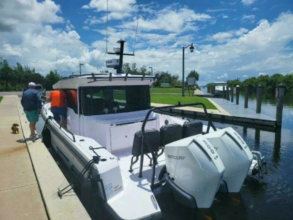 Axopar 37 XC CROSS CABIN Yacht For Sale