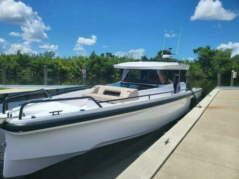 Axopar 37 XC CROSS CABIN Yacht For Sale