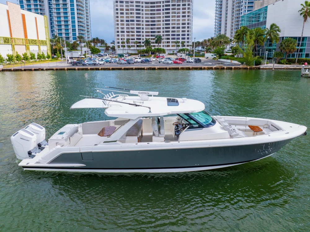 Tiara Yachts 43 LS Yacht For Sale