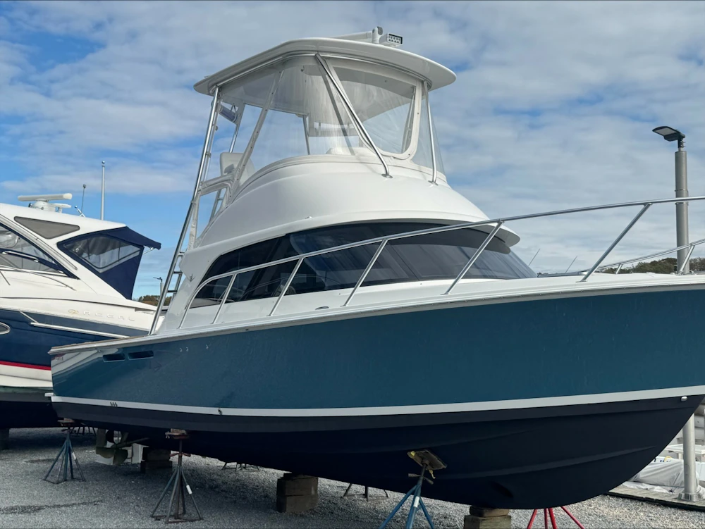 Bertram 35 Flybridge Yacht For Sale