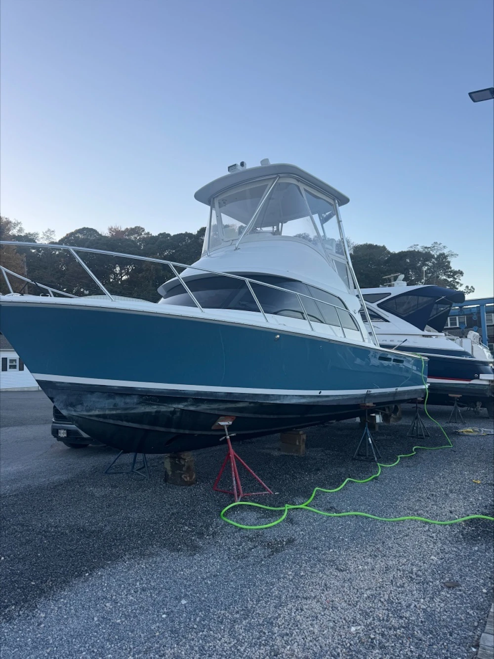 Bertram 35 Flybridge Yacht For Sale