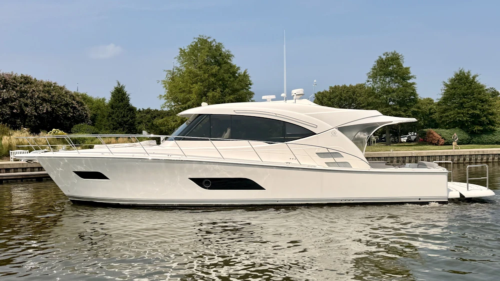 Riviera 525 SUV Yacht For Sale