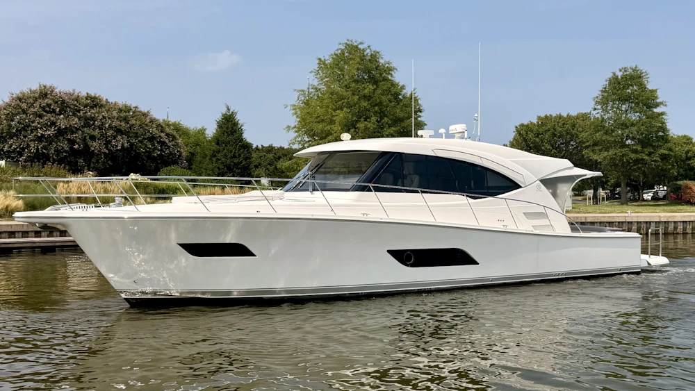 Riviera 525 SUV Yacht For Sale