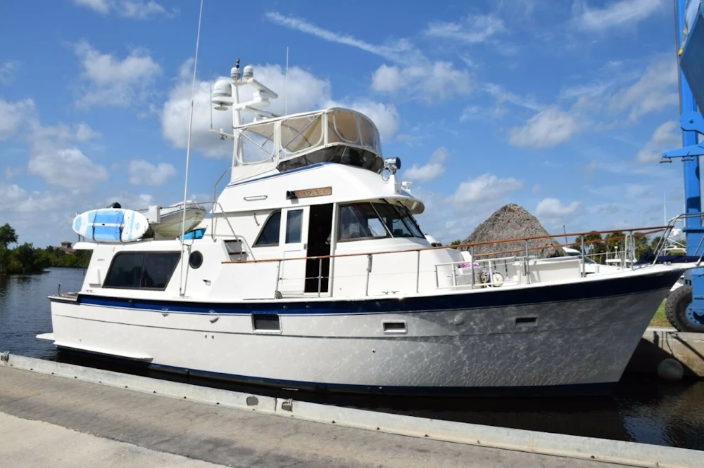 Hatteras LRC Yacht For Sale