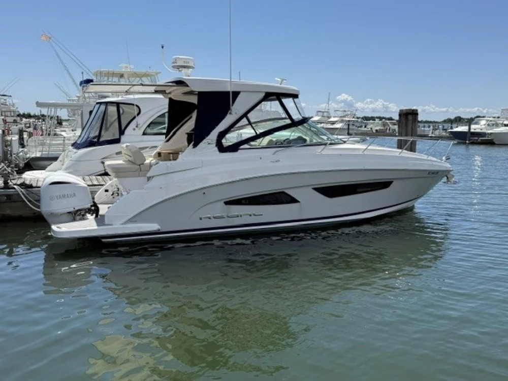 Regal 33 XO Yacht For Sale
