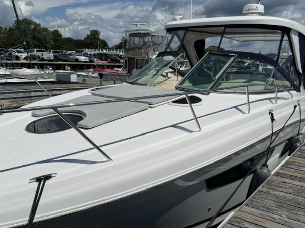 Regal 33 XO Yacht For Sale