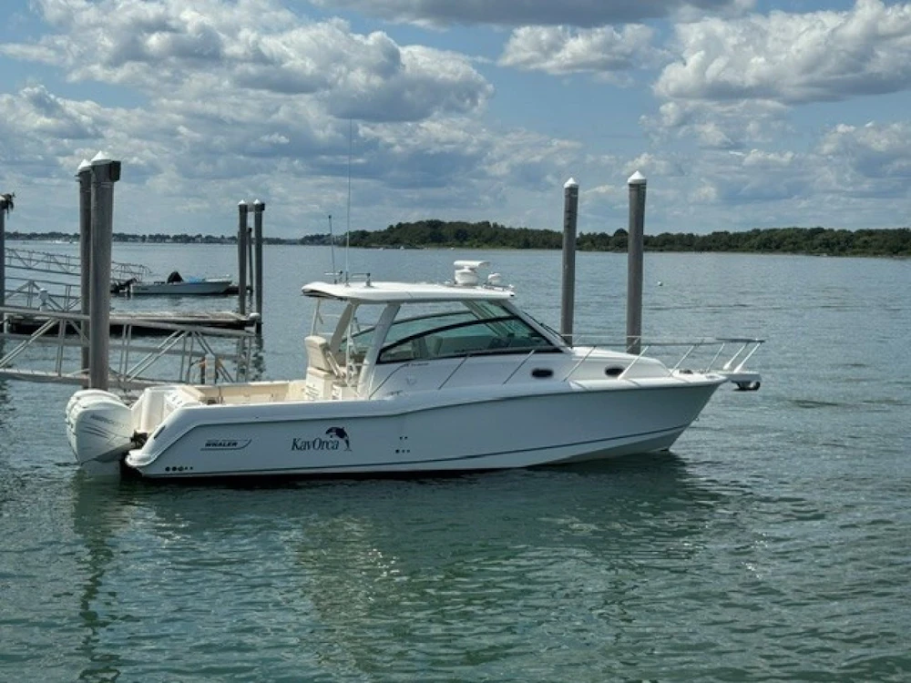 Boston Whaler Conquest Yacht For Sale