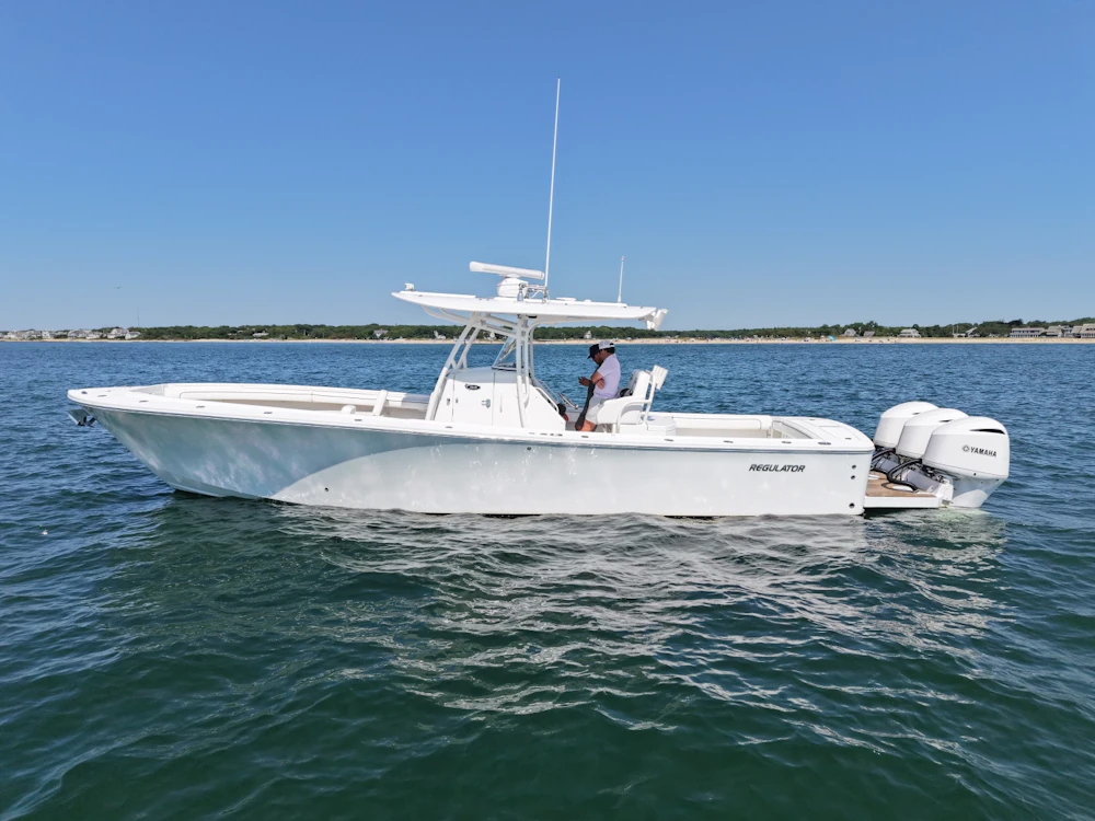 Regulator 34CC Yacht For Sale