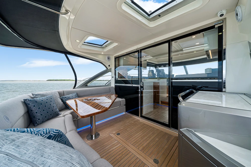 Riviera 4600 Sport Yacht Yacht For Sale